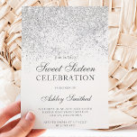 Zilverglitter spaart witte, zoete zestien kaart<br><div class="desc">Een modern,   en elegant zilveren glitter douchecombre met witte kleurstof Sweet 16 verjaardagsfeestuitnodiging.</div>