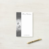 Zilvergrijze kerstcadeautjes met aangepaste tekst post-it® notes (Op bureau)