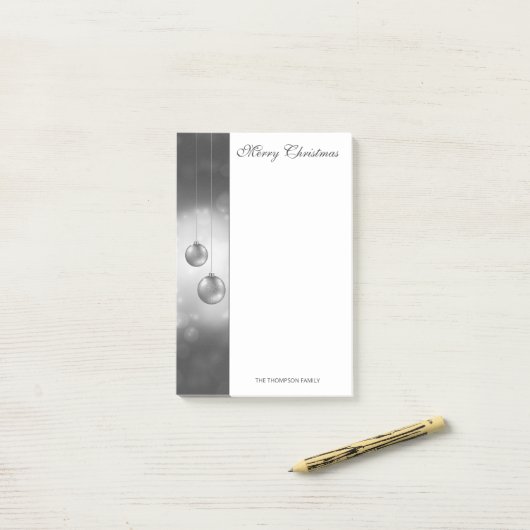 Zilvergrijze kerstcadeautjes met aangepaste tekst post-it® notes (Op bureau)