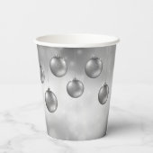 Zilvergrijze kerstcadeautjes op grijze bokeh papieren bekers (Achterkant)