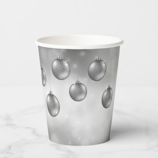 Zilvergrijze kerstcadeautjes op grijze bokeh papieren bekers (Achterkant)