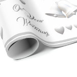 Zilverharding en bunkerweddenschap cadeaupapier<br><div class="desc">Het prachtige Silver Hearts & Bells Wedding wrapping-papier is voorzien van het afbeelding zilveren trouwgordels en linten met zilveren harten die tegen een witte achtergrond zijn gevlekt. De tekst leest, "op Uw Weddenschap"en in een elegant zilveren doopvont getoond. Aan de randen van het ontwerp is een zilveren en witte voering...</div>