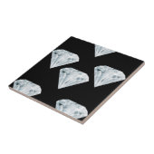 Zilverige glanzende diamanten op zwart tegeltje (Zijkant)