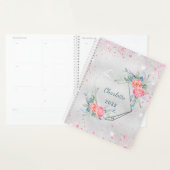 Zilverkleurige roze bloemen glitter monogram planner (Display)