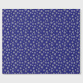 Zilversneeuwvlokken op een blauwe achtergrond cadeaupapier (Vlak)
