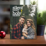 Zilzame nacht, Heilige Christelijke Kerstmis Feestdagenkaart<br><div class="desc">Een Christelijke kerstfotokaart met de modevorm. Slaapnacht,  Heilige nacht - met een volledige foto aan de voorkant. Upload uw eigen afbeeldingen,  voeg douanetekst en veel meer toe!</div>