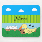 Zingende moeder eend in de buurt van water: muismat (Voorkant)