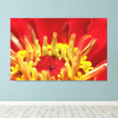 Zinnia Flower Heart Canvas Afdruk (Insitu (Houten vloer))