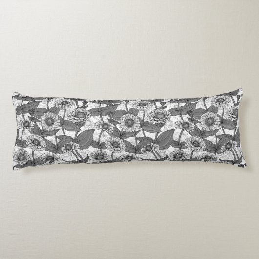 Zinnia's, monochome op wit lichaamskussen (Achterkant)