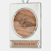 Zion Chipmunk op Red Rocks Verzilverd Banner Ornament (Links)