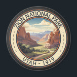 Zion National Park Illustratie Reiskunst Magneet<br><div class="desc">Zion vectorkunstwerk ontwerp. Het park is een zuidwest Utah-natuur die zich onderscheidt door de steile rode kliffen van Zion Canyon.</div>