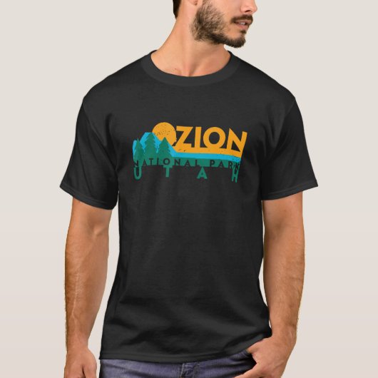 Zion National Park Sunny Mountain Treeline T-shirt (Voorkant)