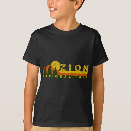 Zion National Park Sunny Mountain Treeline T-shirt (Voorkant)