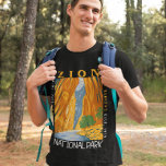 Zion National Park Utah de Narrows T-shirt<br><div class="desc">Zion vectorkunstwerk ontwerp. Het park is een zuidwest Utah-natuur die zich onderscheidt door de steile rode kliffen van Zion Canyon.</div>