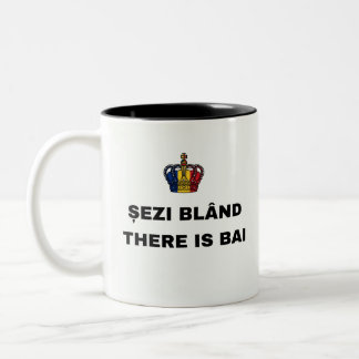 ZIT RUSTIG, ER IS TWEEKLEURIGE KOFFIE MOK