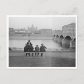 Zitten door de rivier briefkaart (Voorkant)