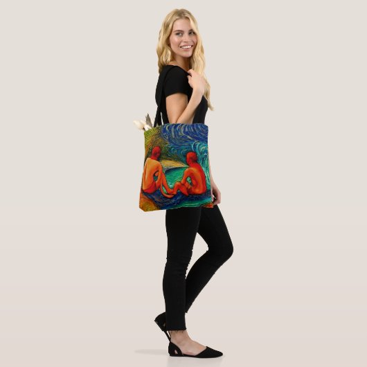 Zittend bij het rotsbad tote bag (Op model)