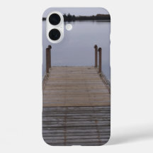 Zittend op het dok in de baai