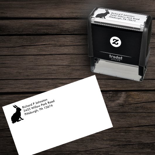 Zittend zwart konijn zijprofiel lange oren  zelfinktende stempel