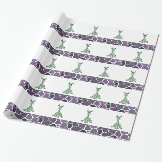 Zittende giraffe met giraffe vachtprint cadeaupapier (Uitgerold)