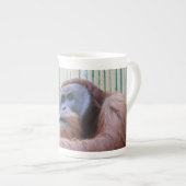 Zittende orang-oetan porselein kop (Voorkant rechts)