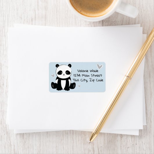 Zittende panda met harten blauw etiket (Insitu)