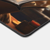 Zittende uil die een boek leest bureaumat (Hoek)