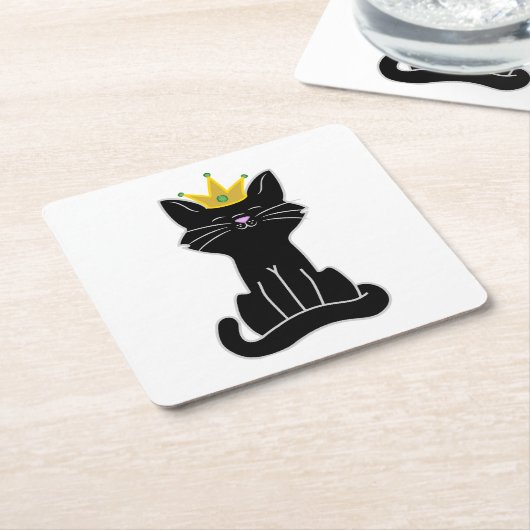Zitterende zwarte kat met gouden kroon kartonnen onderzetters (Schuin)