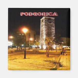 zME013 PODGORICA-kloktoren bij nacht, vrijdag Magneet