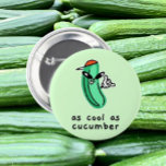 Zo cool als komkommer - Grappige Button<br><div class="desc">Voeg wat speelse charme toe aan je outfit of accessoires met deze knop "Zo cool als komkommer"! Met een stijlvolle komkommer die een achterwaarts pet schommelt, is deze speld ideaal voor pun-liefhebbers, kinderen en iedereen die een beetje op veggie geïnspireerde humor waardeert. Geweldig voor rugzakken, jassen, petten en meer -...</div>