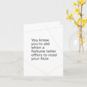 Zo de Oude Fortune Teller leest Lijnen op gezicht Kaart (Gele Bloem)