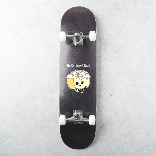 Zo ga ik door, Food Pun Cinnamon Roll Sticker (Skateboard)