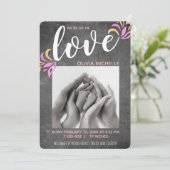 Zo in Love Chalkboard Photo Baby Girl Birth Aankondiging (Staand voorkant)