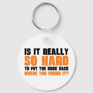 Zo moeilijk om het boek terug te plaatsen waar je  sleutelhanger