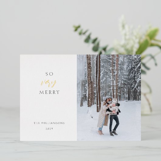 Zo zeer Merry Modern Script Foto Kerstmis Folie Feestdagenkaart (Staand Voorkant)