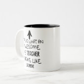 Zo ziet een geweldige gymleraar eruit tweekleurige koffiemok (Voorkant links)