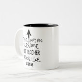 Zo ziet een geweldige kunstdocent eruit tweekleurige koffiemok (Voorkant links)