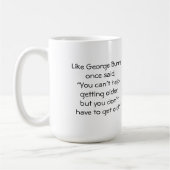 Zoals George Burns ooit zei: "Je kunt niet helpen. Koffiemok (Links)