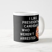 Zoals presidentskandidaten die niet werden gearres grote koffiekop (Voorkant rechts)