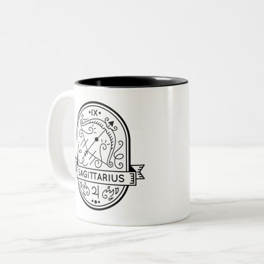 ZODIAC BADGE SYMBOL SAGITTARIUS STROOM TWEEKLEURIGE KOFFIEMOK (Voorkant links)