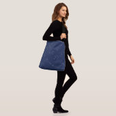 Zodiac Constellations met een donkerblauwe Starry Crossbody Tas (Op model)