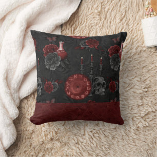 Zodiac Magic Crimson   Henna Red Gothic Skull Roos Kussen