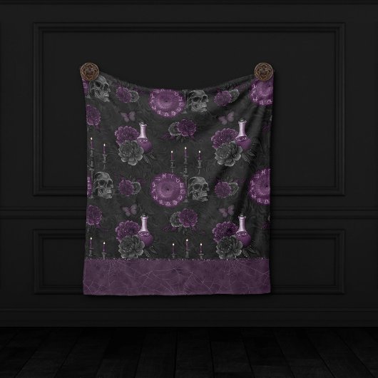 Zodiac Magic | Donker Paarse Plum Gothic Skull Roz Fleece Deken