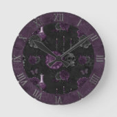 Zodiac Magic | Donker Paarse Plum Gothic Skull Roz Ronde Klok (Voorkant)