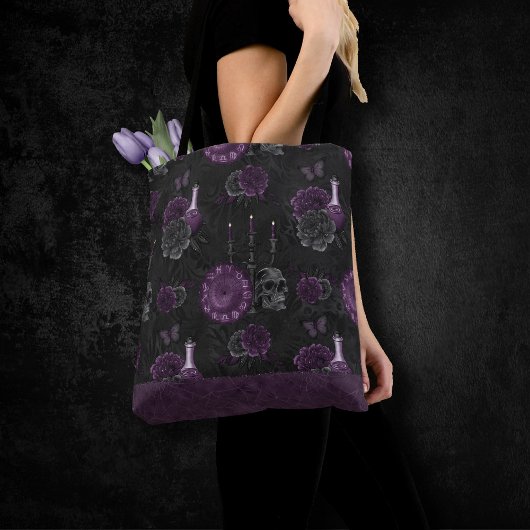 Zodiac Magic | Donker Paarse Plum Gothic Skull Roz Tote Bag