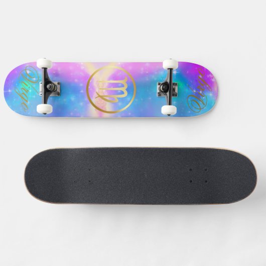 Zodiac teken Maagd goud op kleurrijke achtergrond  Persoonlijk Skateboard (Horizontaal)