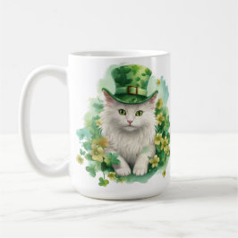 ZOE FLUFFY KAT AANGEKLEED VOOR ST. PATRICK'S DAG KOFFIEMOK