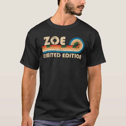 ZOE Naam Gepersonaliseerde Grappige Retro  Verjaar T-shirt (Voorkant)
