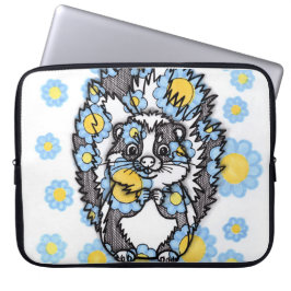 Zoege van een stinkdier met blauwe bloemen laptoph laptop sleeve
