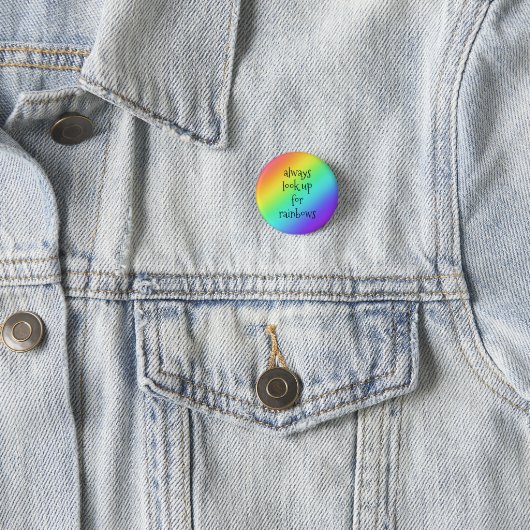 Zoek altijd op Rainbows Pin-On Button (In situ)